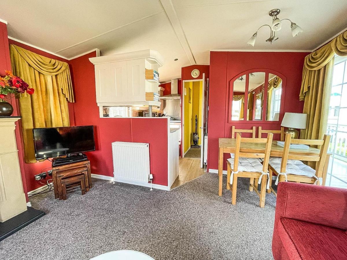 Superb Caravan With Decking Nearby Scratby Beach In Norfolk Ref 50030H Great Yarmouth Exterior foto