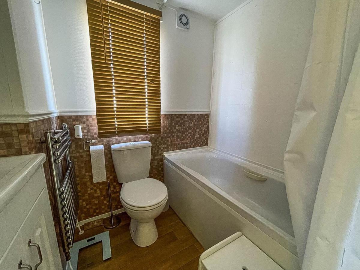 Superb Caravan With Decking Nearby Scratby Beach In Norfolk Ref 50030H Great Yarmouth Exterior foto